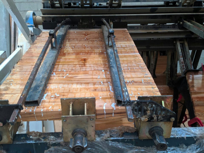 Prensa para tableros de madera en Colombia