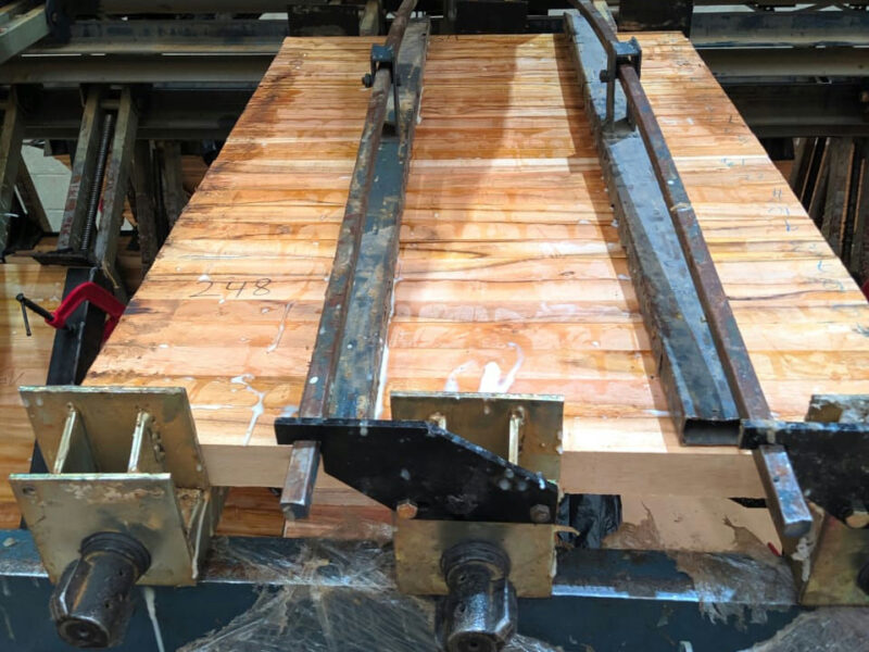 Prensa para tableros de madera en Colombia