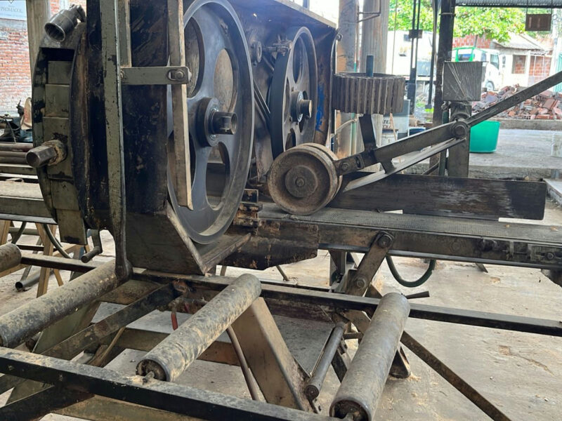 Reaserradora de Cinta con Mesa de Retorno | Aserrío Industrial | Valle del Cauca