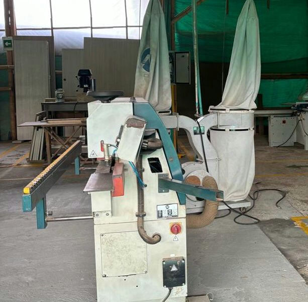 Enchapadora de cantos Max 340 con colector de polvo