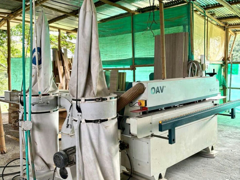 Enchapadora de cantos Max 340 con colector de polvo