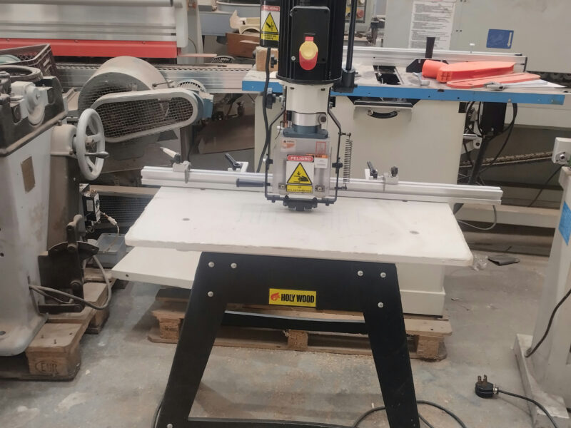 Embisagradora HI-3500 Holy Wood – Precisión y eficiencia para tu taller