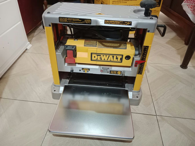 CEPILLO DE BANCO de 12 1/2" (31.8 cm) | DEWALT