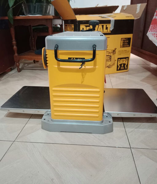 CEPILLO DE BANCO de 12 1/2" (31.8 cm) | DEWALT