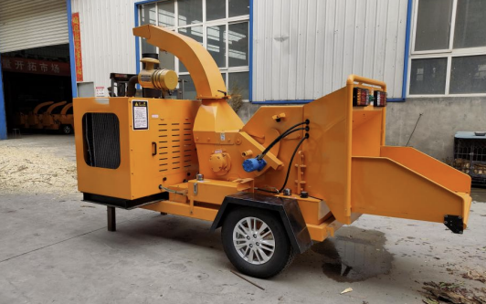 CHIPPER ASTILLADORA PORTATIL CON MOTOR A COMBUSTIBLE MODELO TWC570