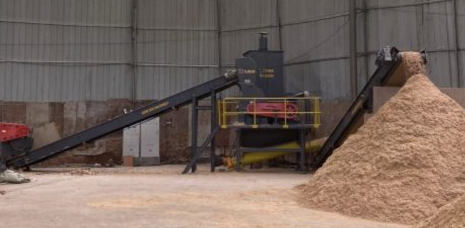 MOLINO DE MARTILOS BANDA DE ENTRADA Y SALIDA, PARA PRODUCCIÓN DE ASERRÍN, MODELO JLSD1500