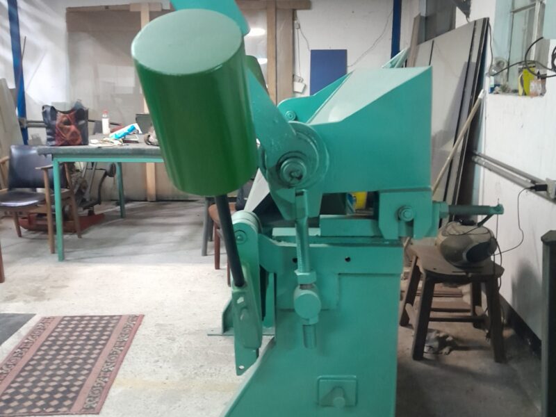PLANTA CON EQUIPOS DE CARPINTERÍA Y EQUIPOS DE METALMECANICA